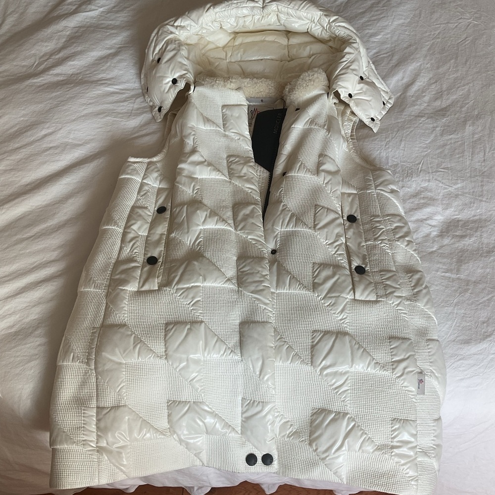 Moncler Grenoble White Quilted Jacket Vest with Shearling Collar - Picture 9 of 15
